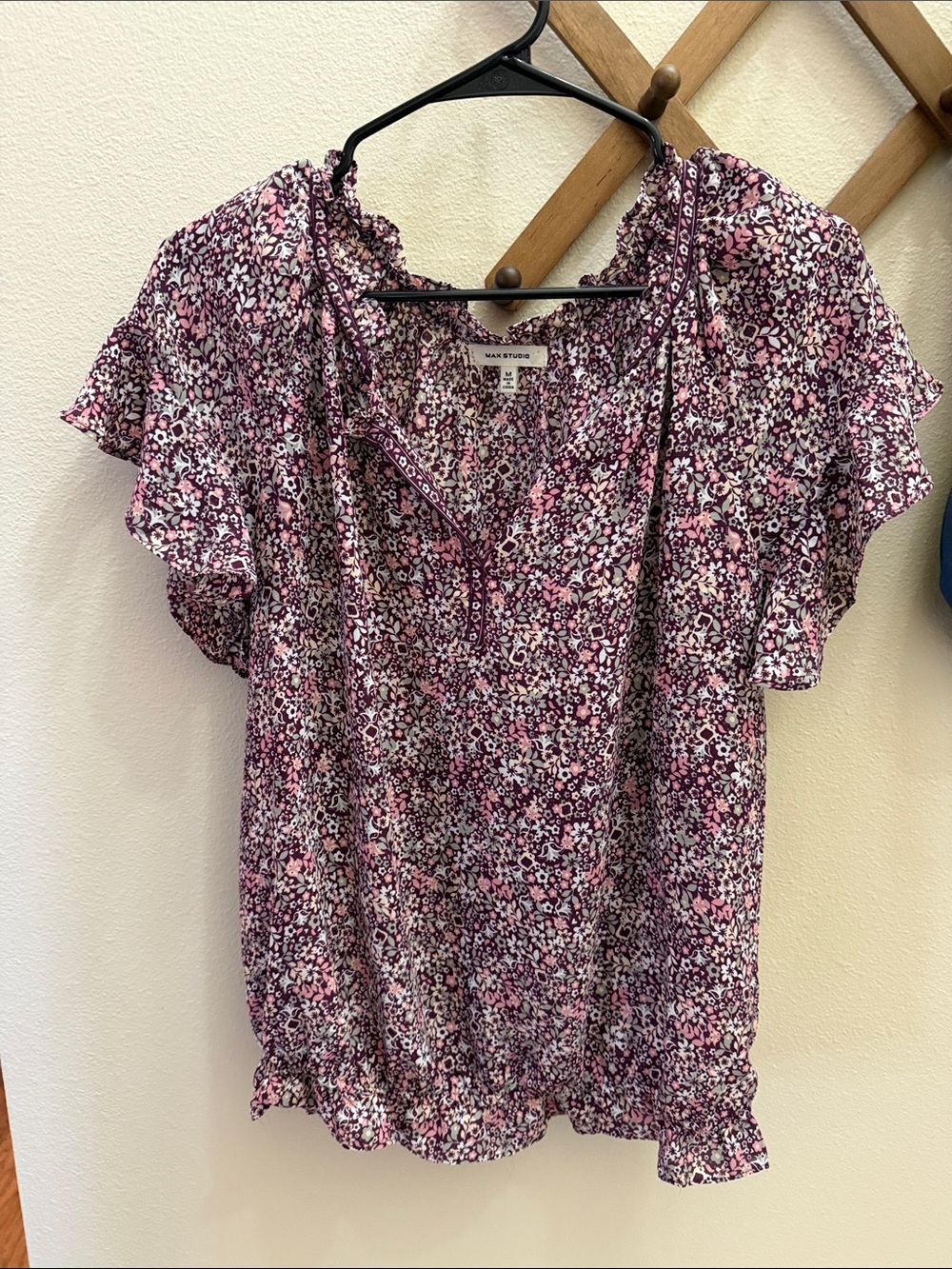 Max Studio Pink and White Floral Ruffle-Sleeve Blouse